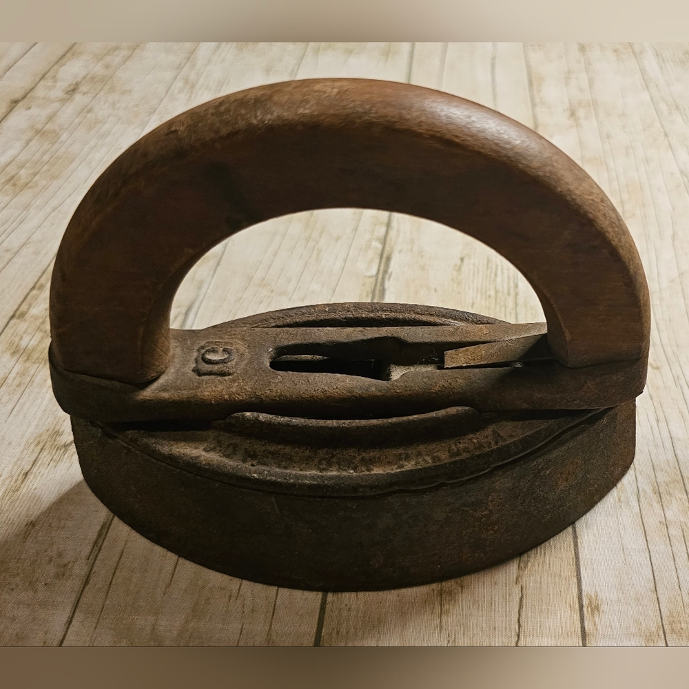 [Vintage Sad Iron] Colebrookdale Iron Co. Boyertown PA